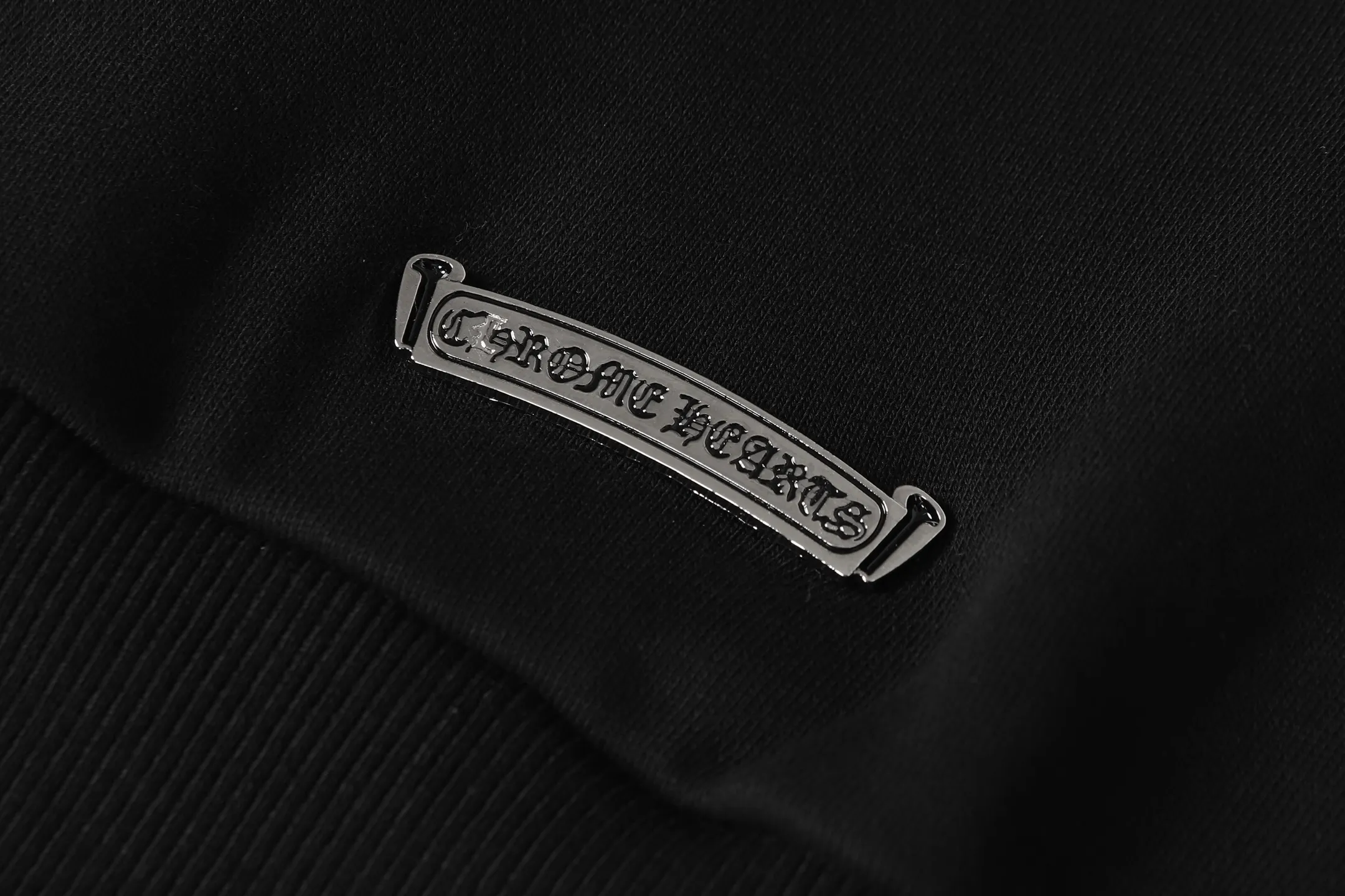 P260 K04 cross-border model, please do not place an order if you are pursuing quality - Chrome Hearts/Chrome Hearts leather cross ✝️Raglan sleeve zipper sweatshirt cardigan jacket - High weight, high density and high quality. The wool is soft, delicate and skin-friendly. It feels soft and silky. It has excellent warmth and skin-friendly properties. - Custom-woven and dyed with no color difference. No matter the fabric or workmanship details, it beats the ordinary version on the market. - Hardware zipper accessories are all customized and full of details. -Colour: Black Gray -Size: S M L XL